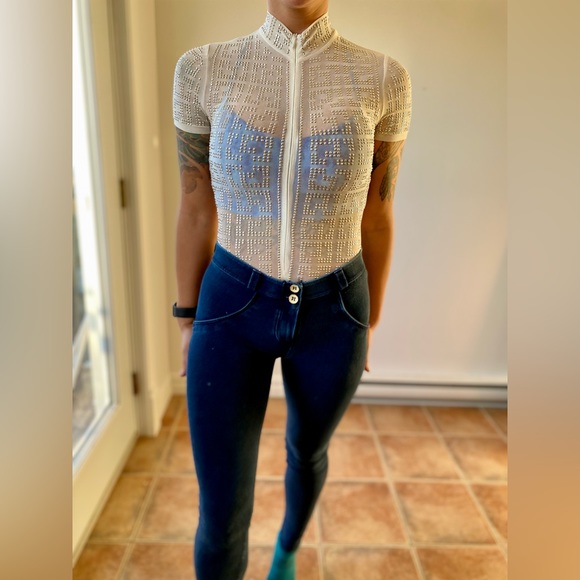 💿🩶NWT Fashion nova white silver sequin short sleeves bodysuit front zipper XS - Picture 2 of 8